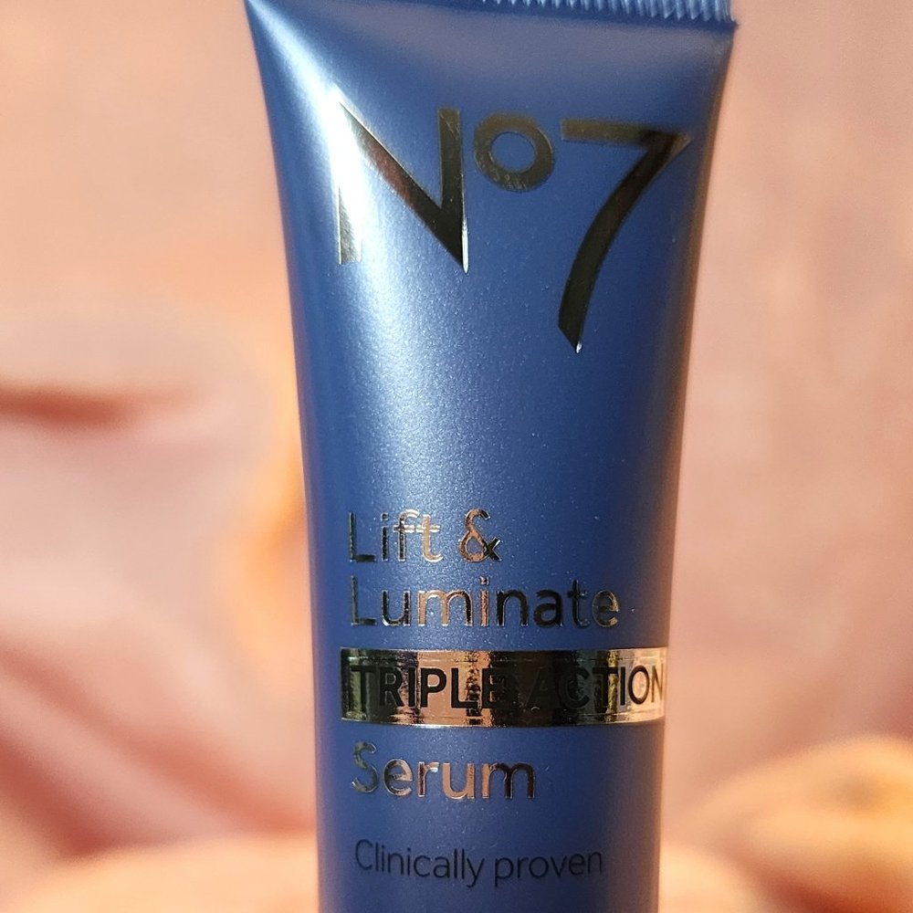 No 7 Lift & Luminate Triple Action Serum